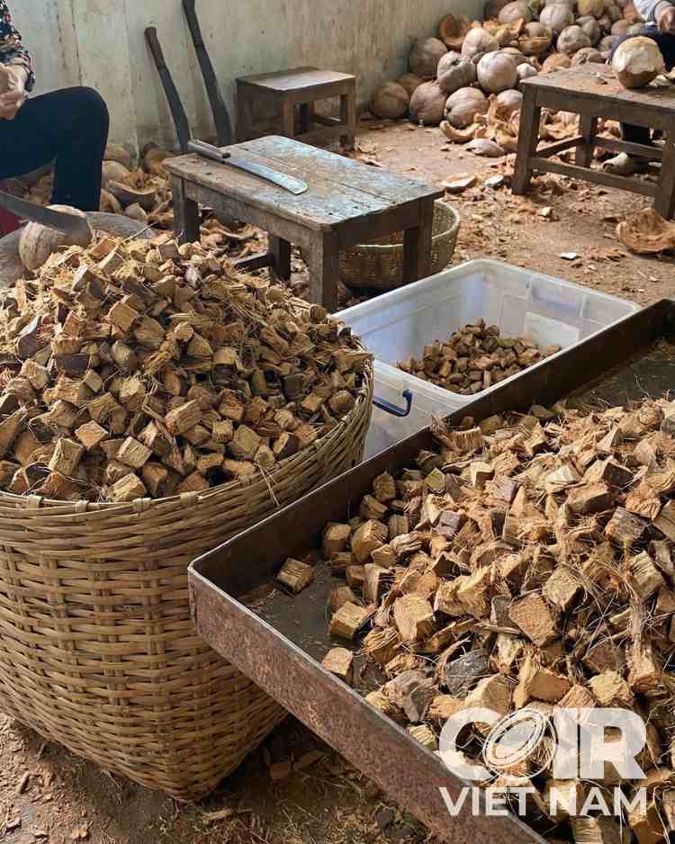 100% Natural Coconut Husk Chips | Coco Husk Chips for Farms -  - Coir VietNam