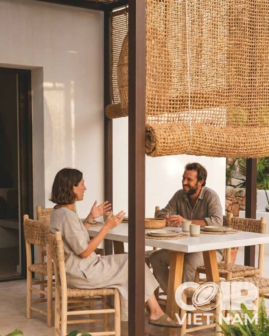Outdoor Handwoven Roll-Up Coconut Fiber Curtain with Metal Pulley System